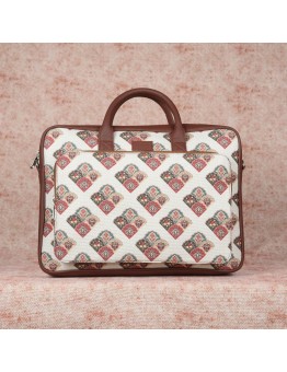 Seashell Motif White Laptop Bag